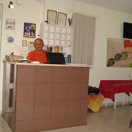 Poros House بيت ضيافة